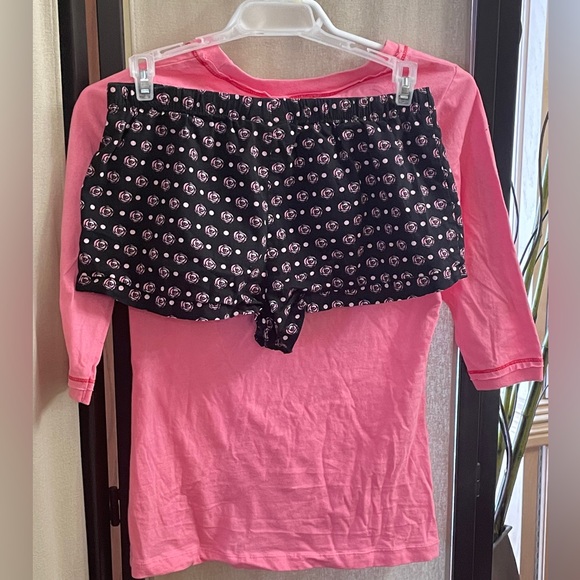 Betty Boop two Piece Pyjama Set in Size XS (Top) & Small (Shorts). - Picture 10 of 16